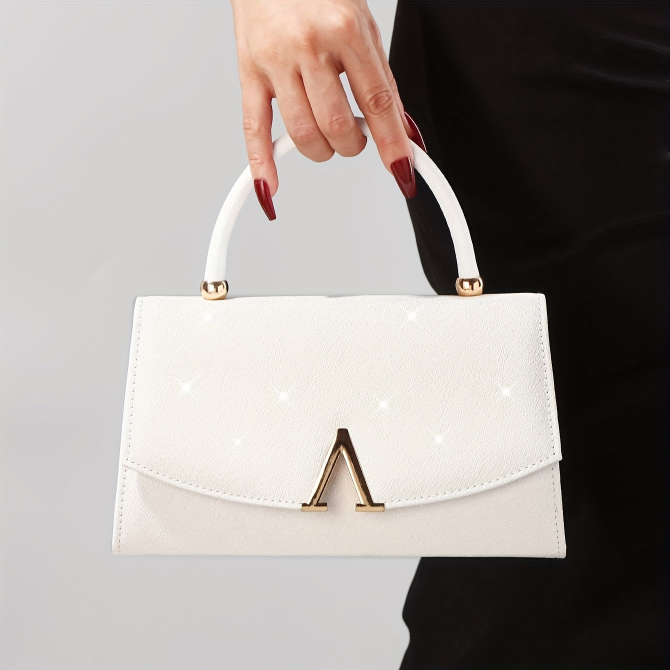 A New Elegant Evening Bag for Women That Combines Grace And Allure, Making You The Star of The Event. It Features a Detachable Chain, Serving As a Stylish Clutch for Parties, Weddings, And Formal Occasions. This Chic And Vers