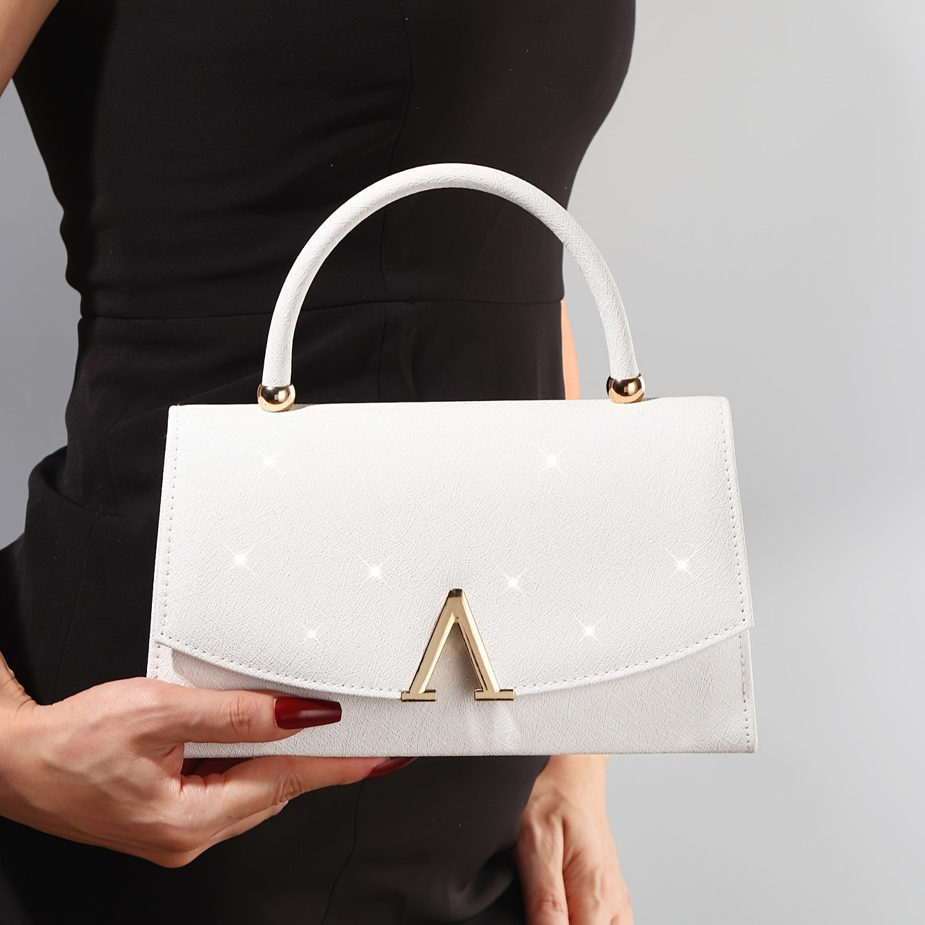 A New Elegant Evening Bag for Women That Combines Grace And Allure, Making You The Star of The Event. It Features a Detachable Chain, Serving As a Stylish Clutch for Parties, Weddings, And Formal Occasions. This Chic And Vers