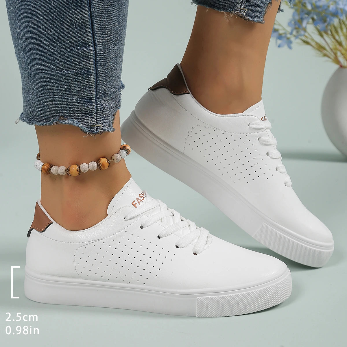 Chaussures de sport blanches coupe basse pour femmes, chaussures de sport légères, confortables et respirantes pour toutes les saisons, chaussures décontractées