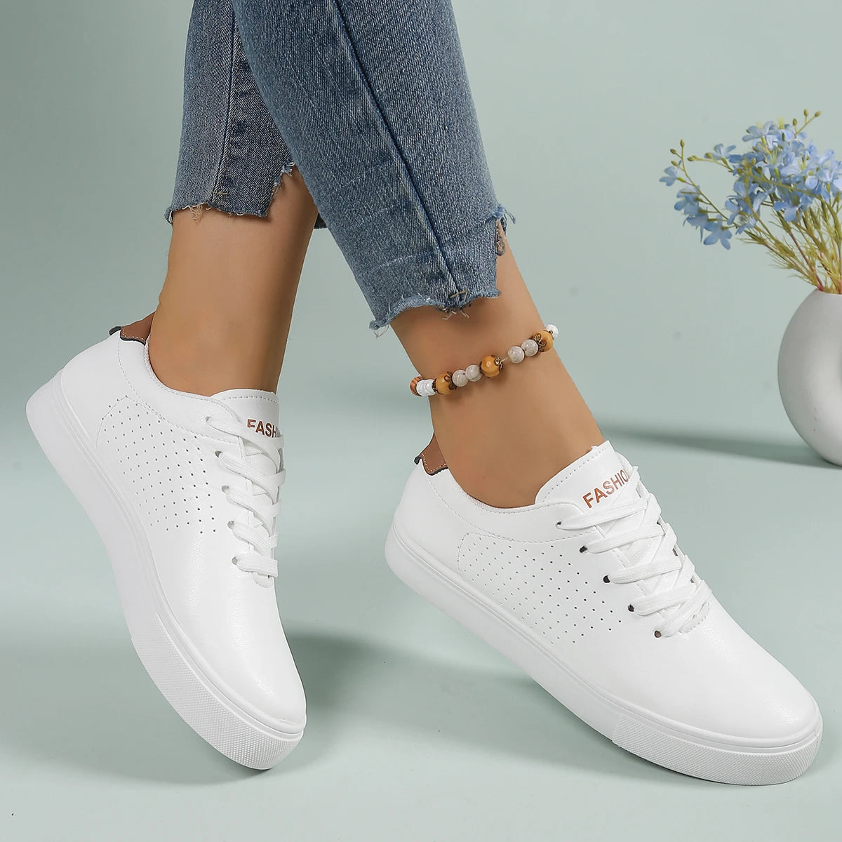 Chaussures de sport blanches coupe basse pour femmes, chaussures de sport légères, confortables et respirantes pour toutes les saisons, chaussures décontractées