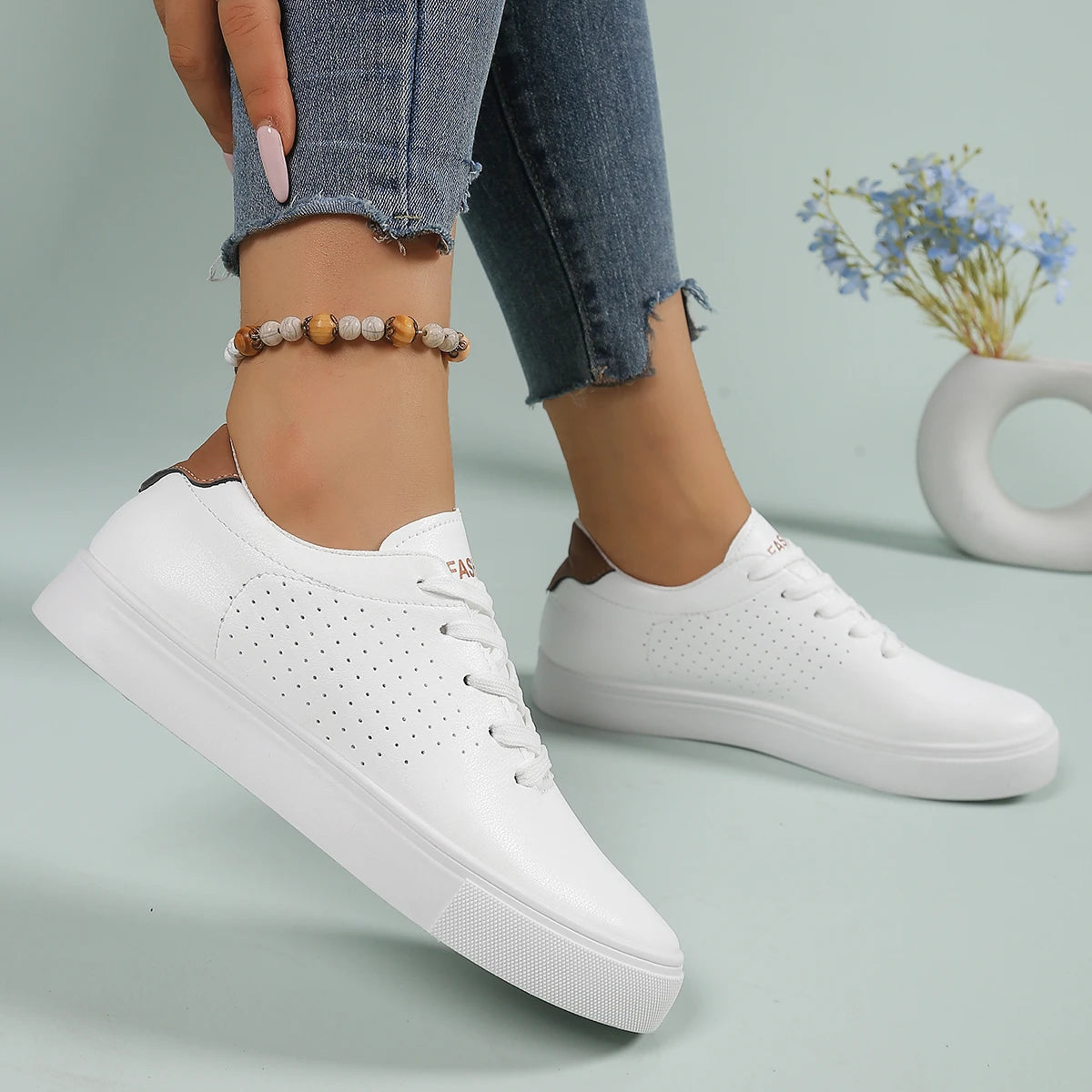 Chaussures de sport blanches coupe basse pour femmes, chaussures de sport légères, confortables et respirantes pour toutes les saisons, chaussures décontractées