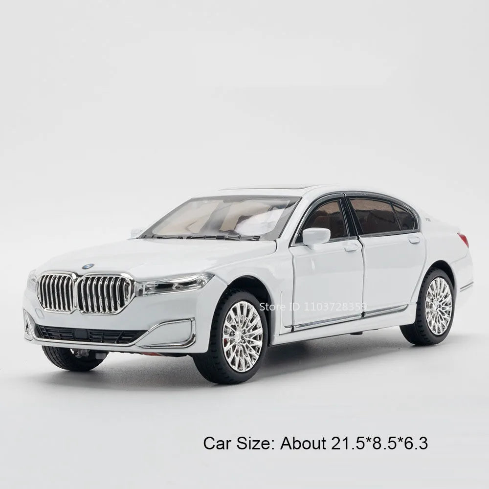 Modèle de voiture jouet Miniature M4 760Li 1:24, en alliage moulé sous pression, son et lumière, portes ouvertes, traction arrière, Absorption des chocs, véhicules jouets, cadeaux pour enfants
