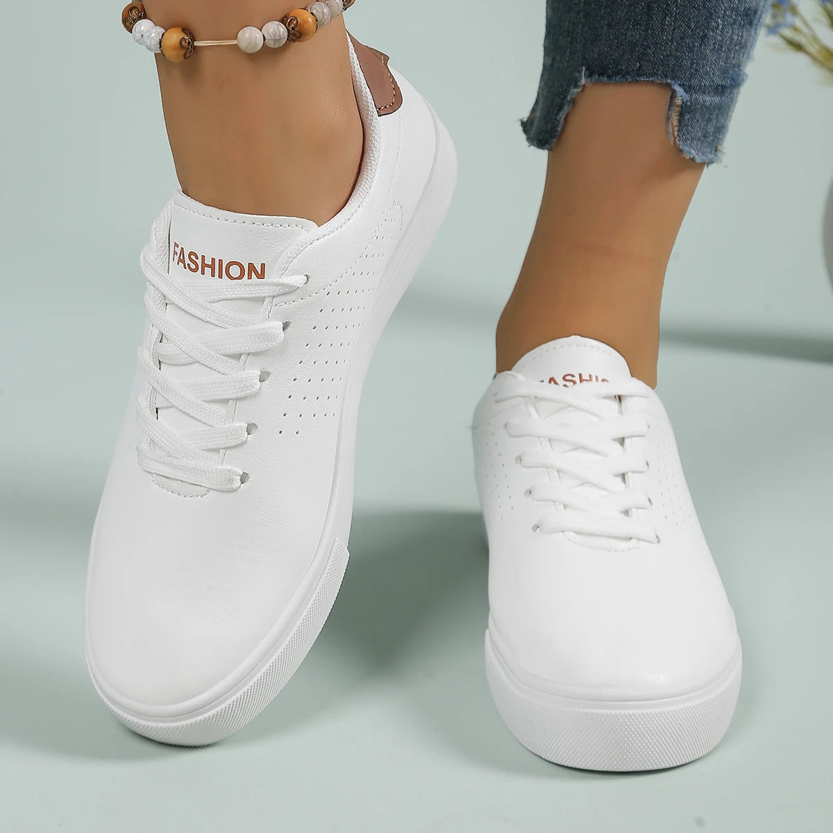 Chaussures de sport blanches coupe basse pour femmes, chaussures de sport légères, confortables et respirantes pour toutes les saisons, chaussures décontractées
