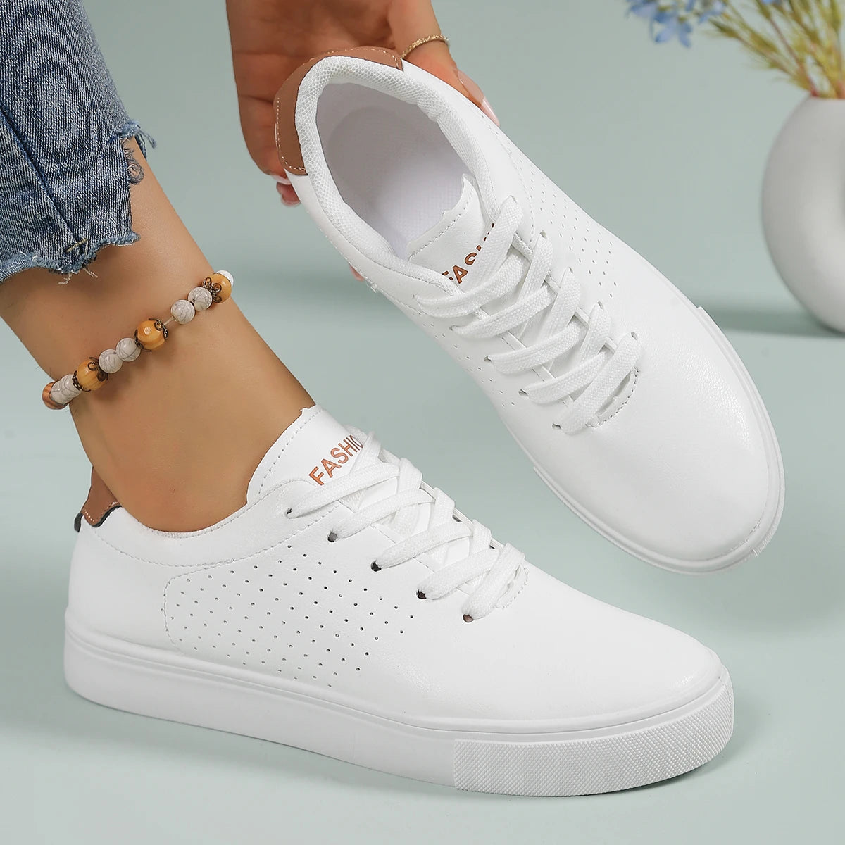 Chaussures de sport blanches coupe basse pour femmes, chaussures de sport légères, confortables et respirantes pour toutes les saisons, chaussures décontractées