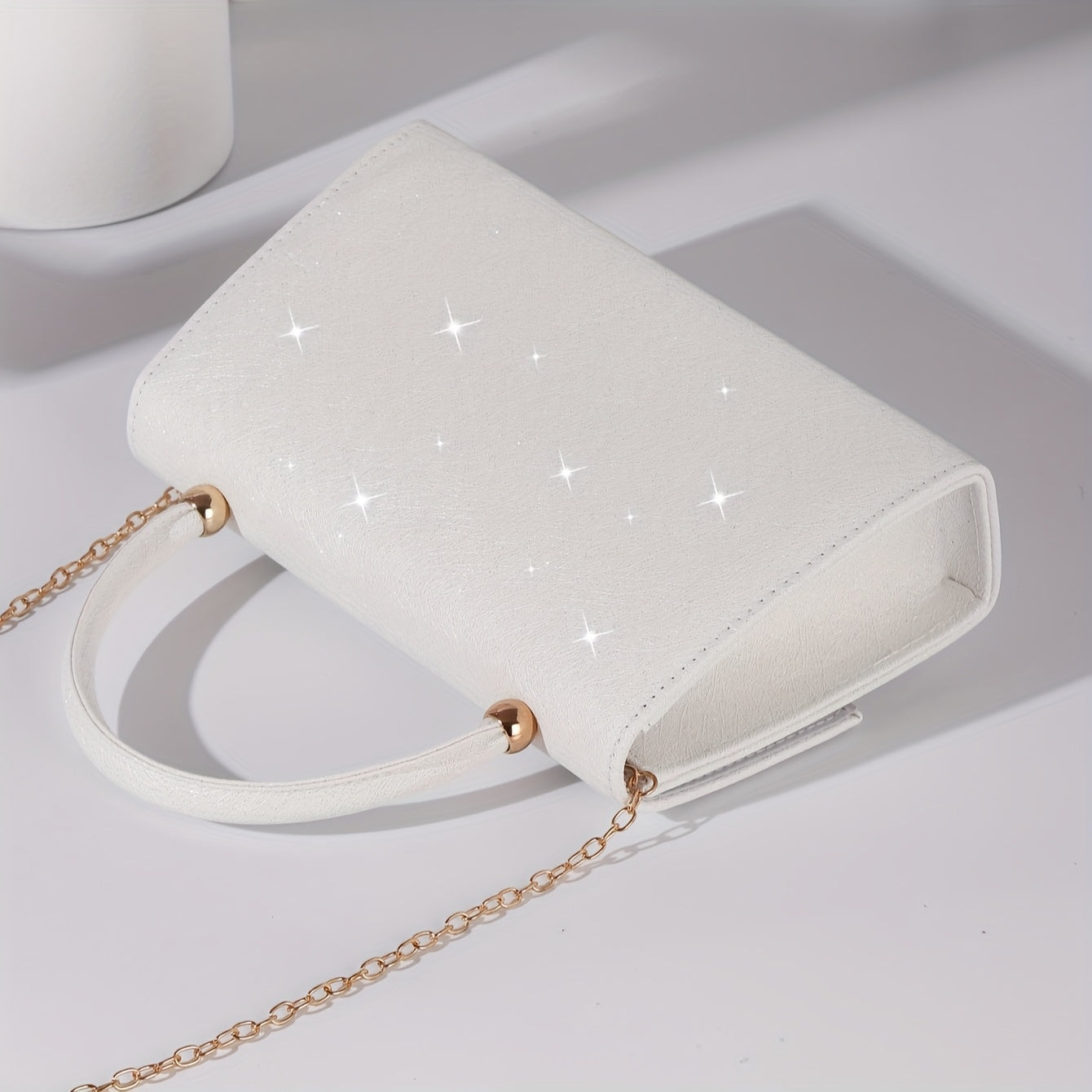 A New Elegant Evening Bag for Women That Combines Grace And Allure, Making You The Star of The Event. It Features a Detachable Chain, Serving As a Stylish Clutch for Parties, Weddings, And Formal Occasions. This Chic And Vers
