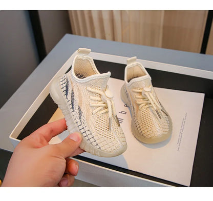 Chaussures légères décontractées en noix de coco pour enfants tissées avec semelles en caoutchouc pour bébés, garçons et filles. Bre de maille de sports de plein air antidérapant