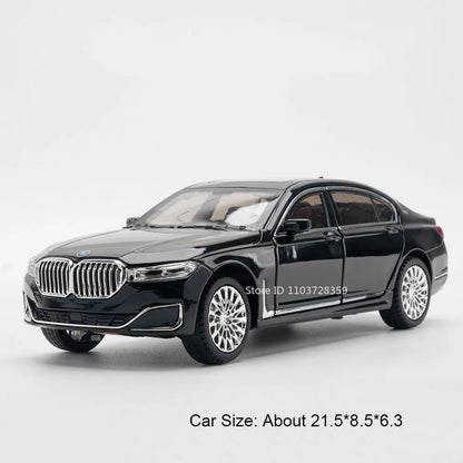 Modèle de voiture jouet Miniature M4 760Li 1:24, en alliage moulé sous pression, son et lumière, portes ouvertes, traction arrière, Absorption des chocs, véhicules jouets, cadeaux pour enfants