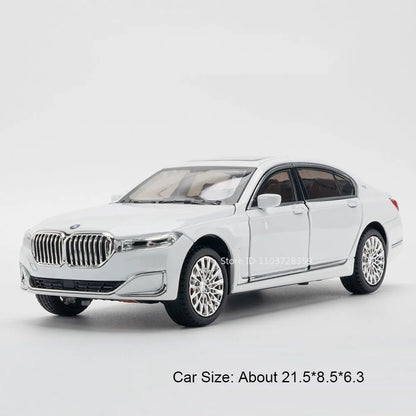 Modèle de voiture jouet Miniature M4 760Li 1:24, en alliage moulé sous pression, son et lumière, portes ouvertes, traction arrière, Absorption des chocs, véhicules jouets, cadeaux pour enfants
