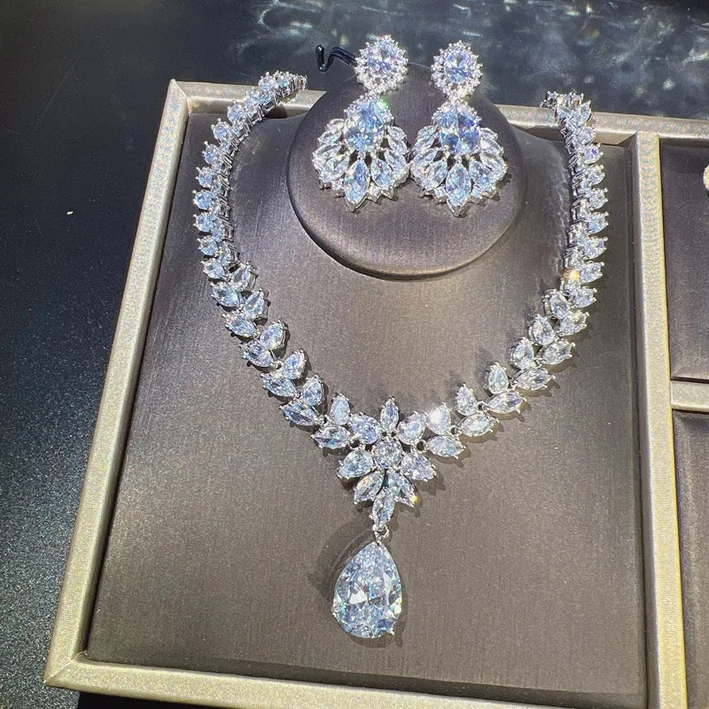 Ensemble de bijoux en diamant Imitation Moissanite, Flash d'explosion, pendentif de luxe, collier et boucles d'oreilles pour femmes, nouvelle collection