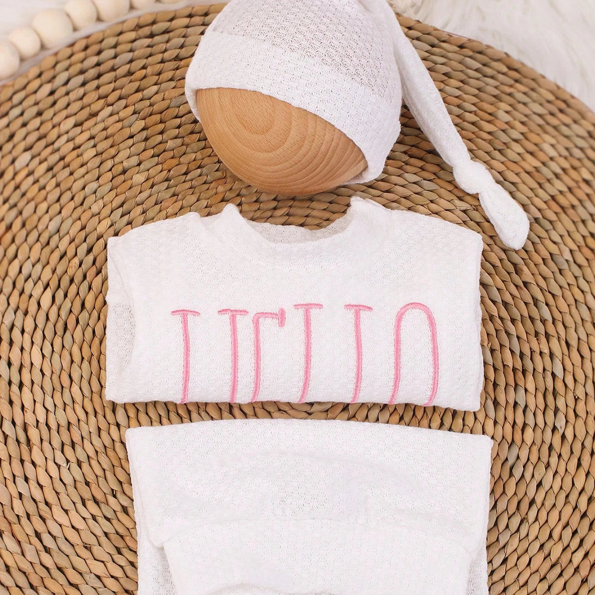 Ylsteed "bonjour" broderie nouveau-né photographie accessoires infantile barboteuse combinaison avec chapeau à nœud bébé à la maison tenue bébé Photo cadeau