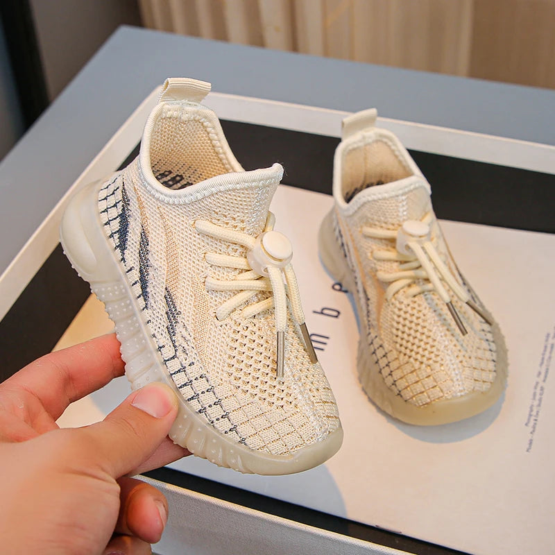 Chaussures légères décontractées en noix de coco pour enfants tissées avec semelles en caoutchouc pour bébés, garçons et filles. Bre de maille de sports de plein air antidérapant